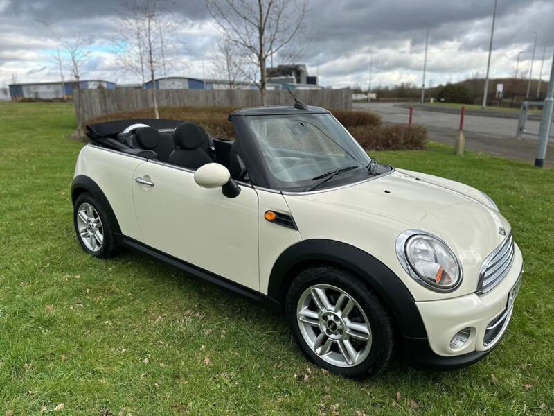 View MINI CABRIOLET 1.6 Cooper Convertible