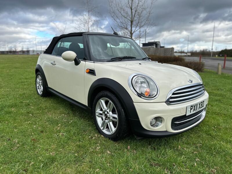 View MINI CABRIOLET 1.6 Cooper Convertible