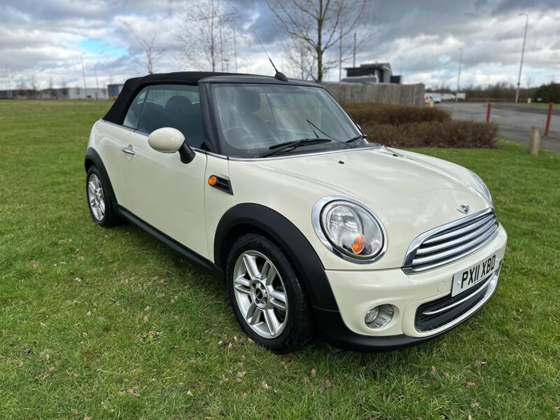 View MINI CABRIOLET 1.6 Cooper Convertible