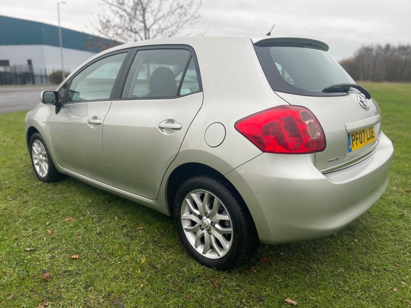 TOYOTA AURIS