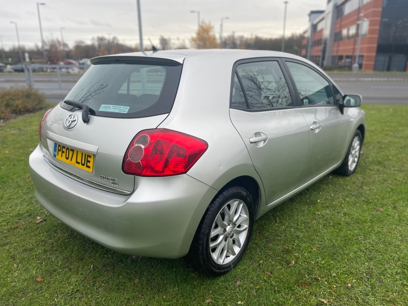 TOYOTA AURIS