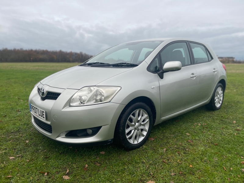 TOYOTA AURIS