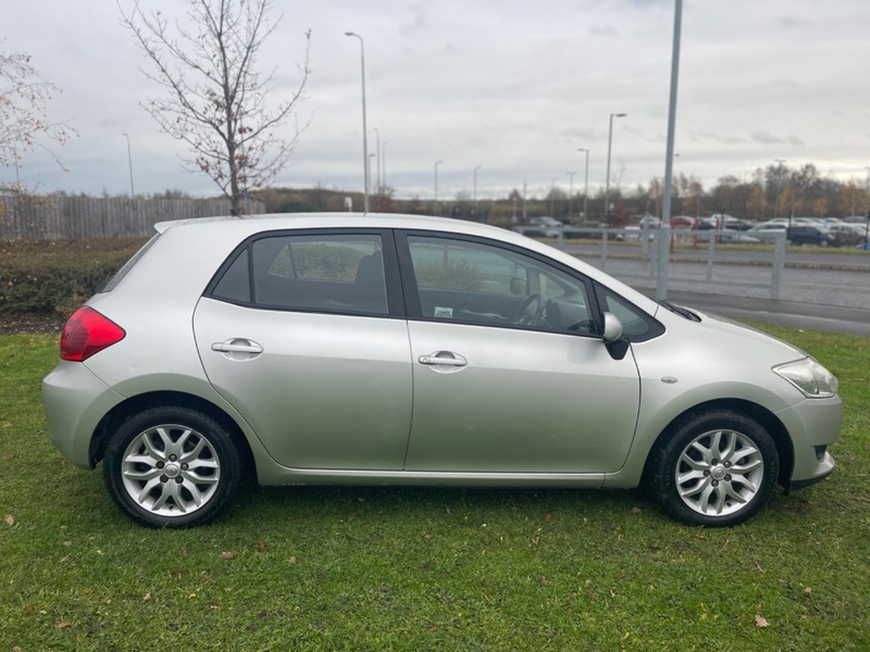 TOYOTA AURIS