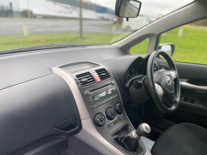TOYOTA AURIS