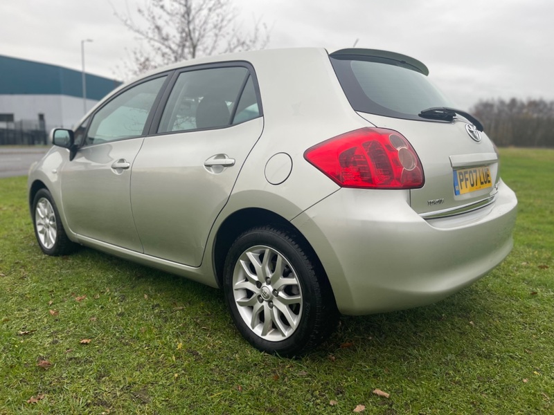 TOYOTA AURIS