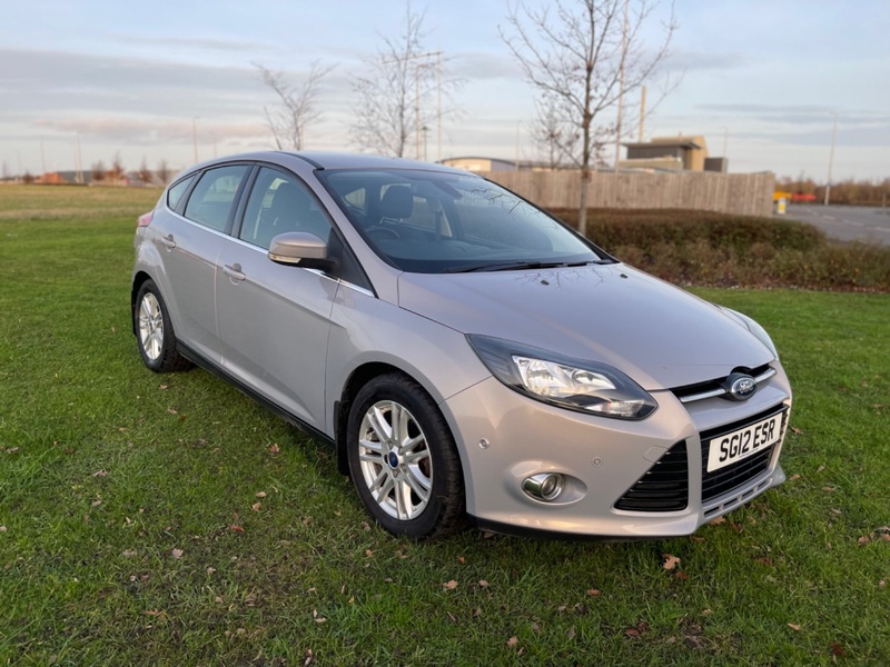 View FORD FOCUS TITANIUM