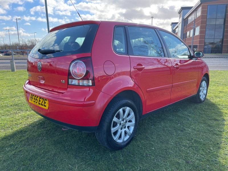 VOLKSWAGEN POLO