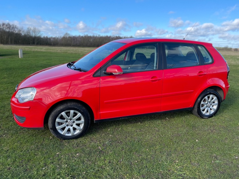 VOLKSWAGEN POLO