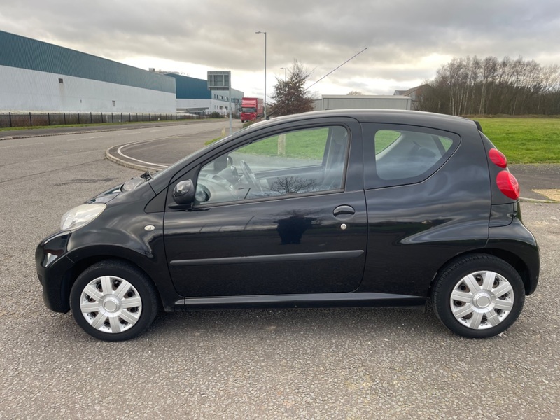 PEUGEOT 107