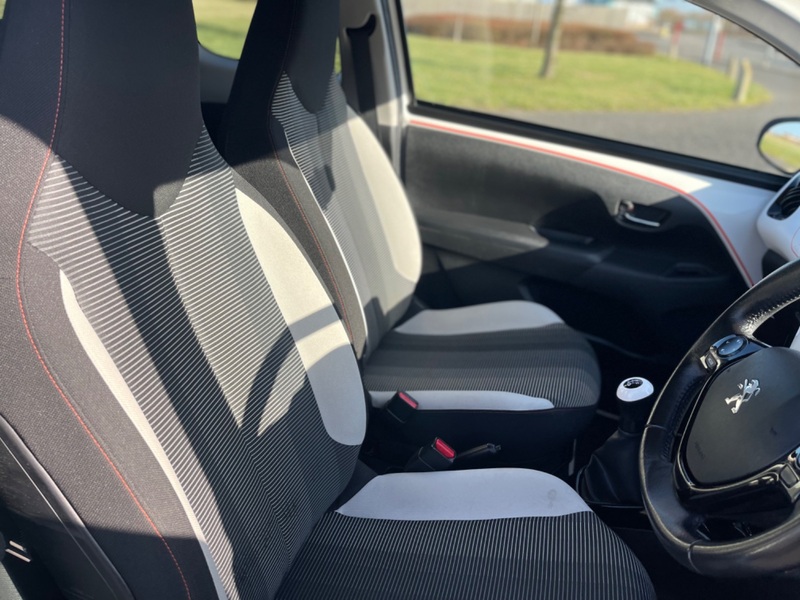 PEUGEOT 108