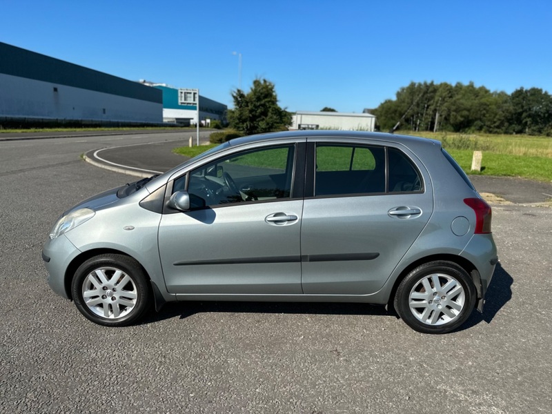 TOYOTA YARIS