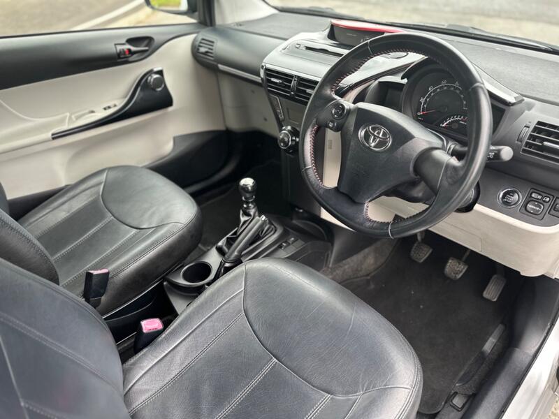TOYOTA IQ